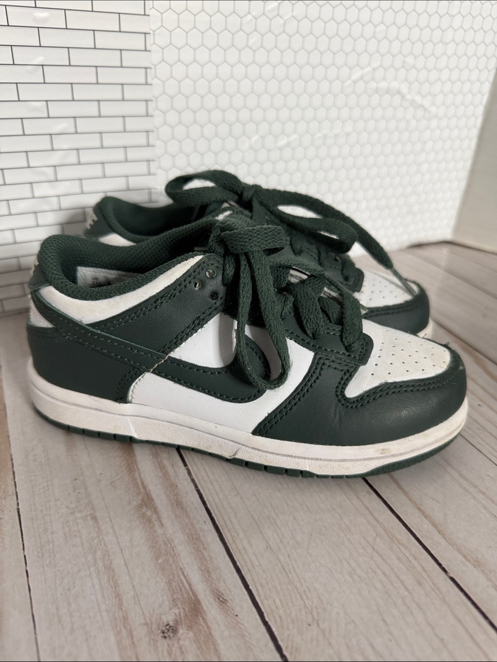 Kids Nike Dunk Low “Michigan State”Low-Top Sneakers in Dark Green and White